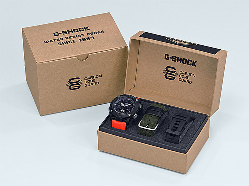 Balení G-Shock GA-2000E-4 obsahuje extra dva řemínky